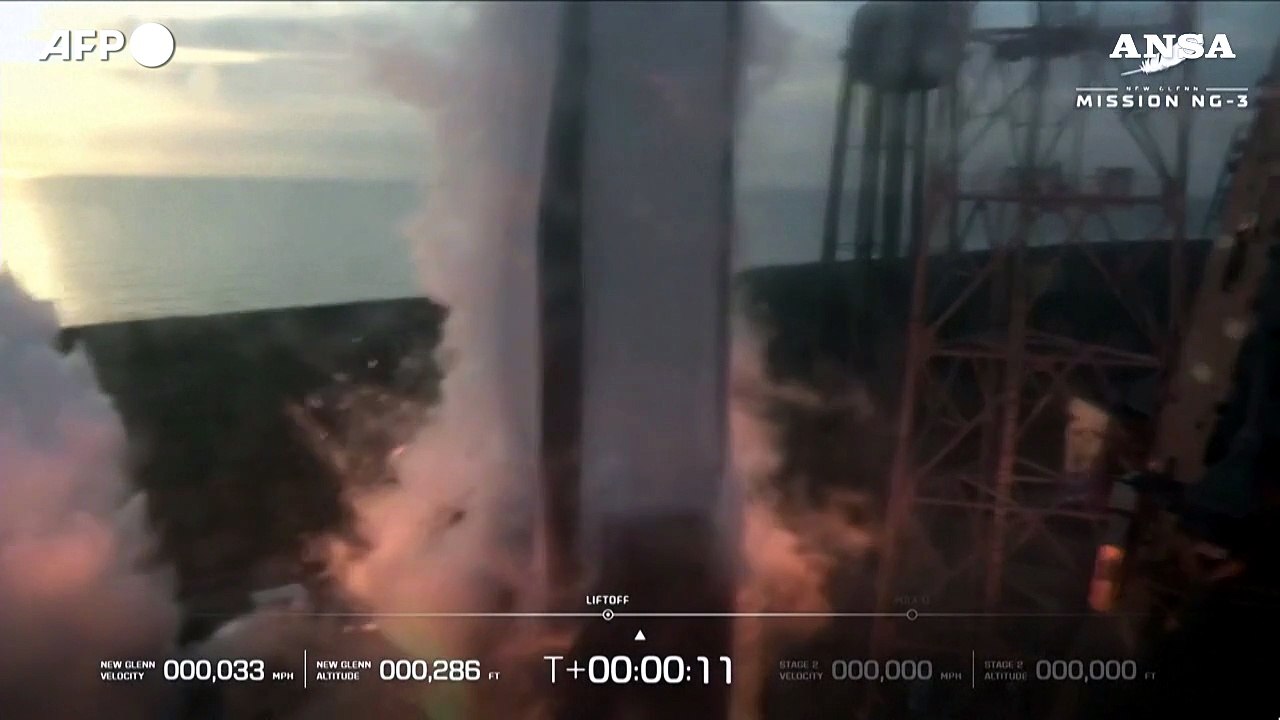 Compagnia spaziale di Bezos Blue Origin lancia il razzo New Glenn