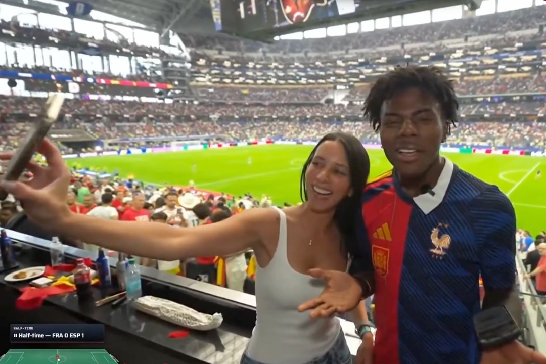 IShowSpeed left speechless after a mom asked for a photo without knowing who he was