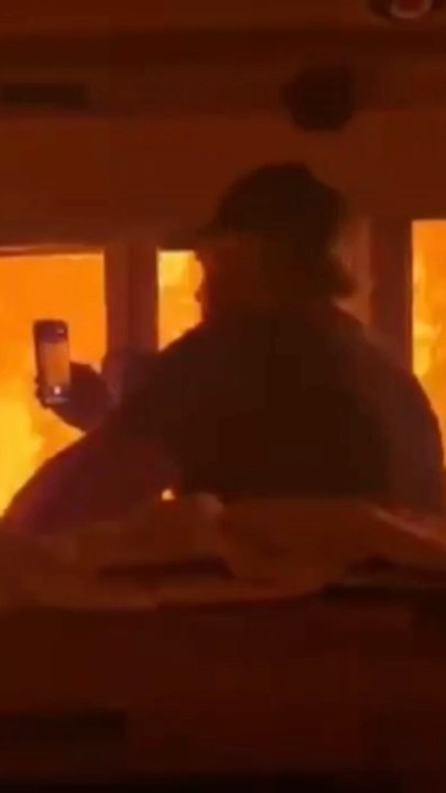 Un tren de carga queda atrapado en un incendio en Canadá
