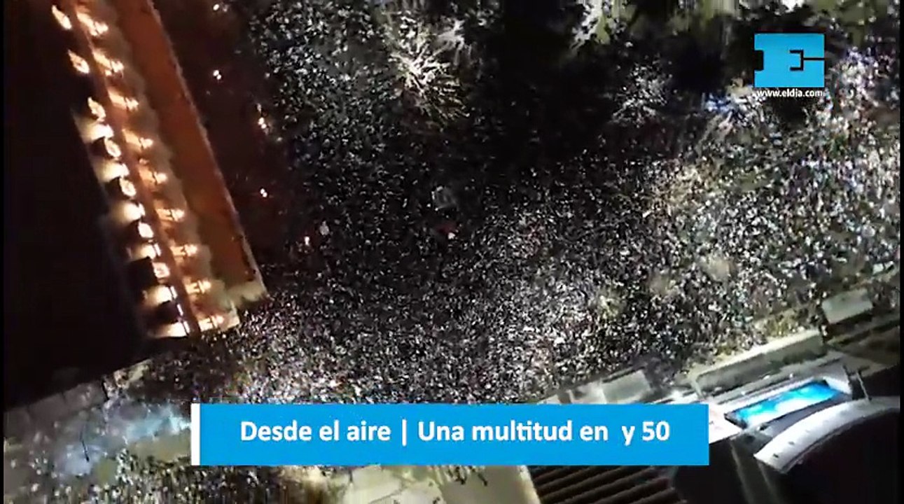Desde el aire  Una multitud en 7 y 50