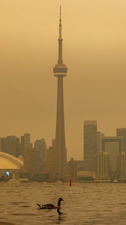 Humo de los incendios en Ontario se extiende por Canadá