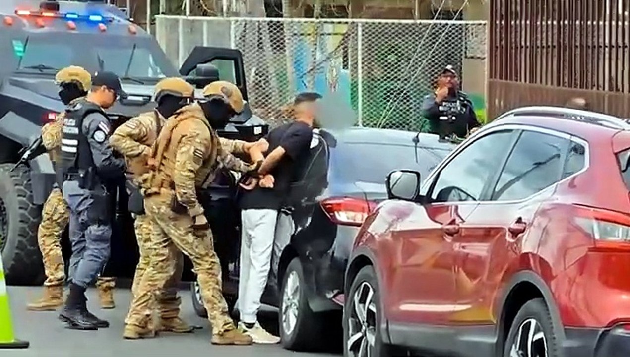 tn7-cae-oficial-de-migracion-sospechosa-de-facilitar-ingreso-de-vinculado-a-grupo-terrorista-150726 [Full Movie]