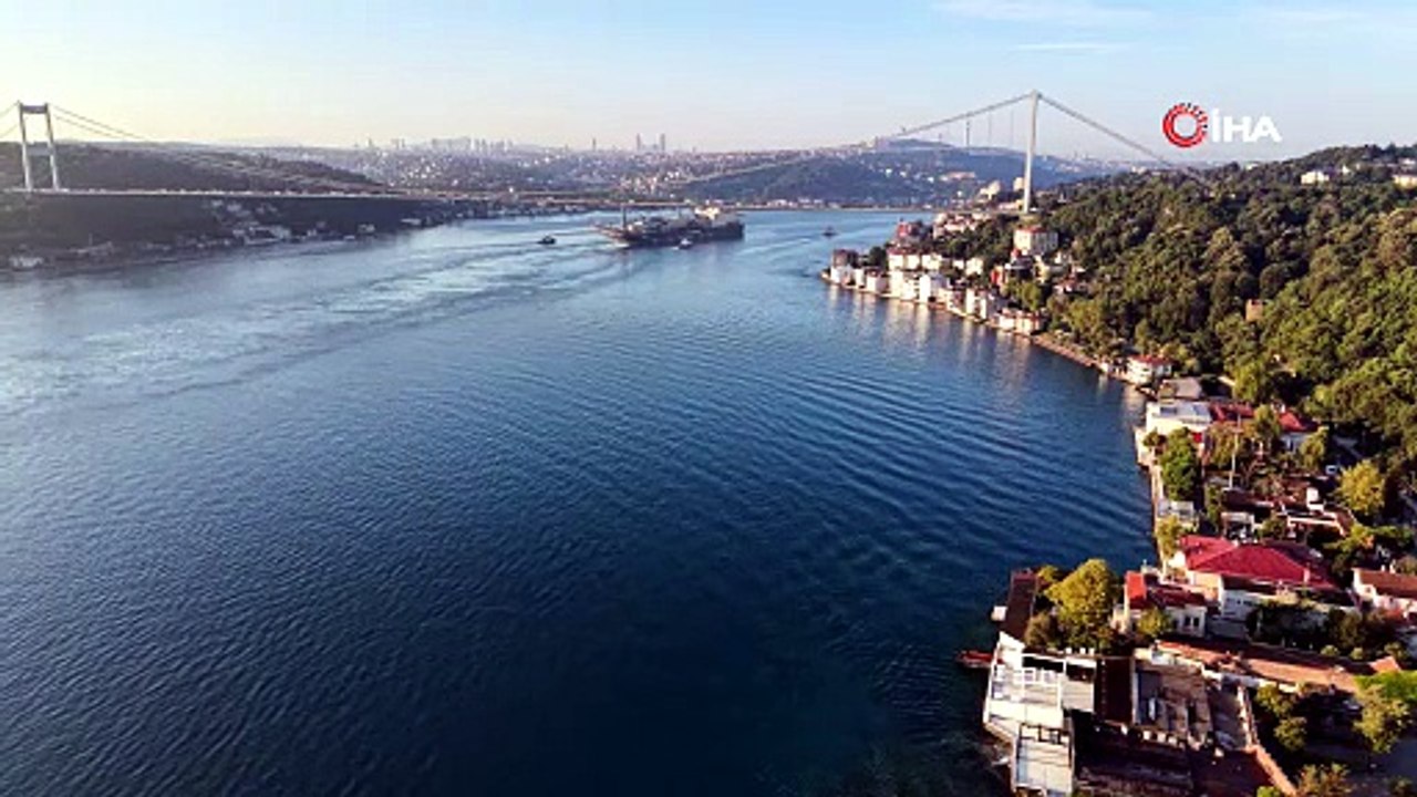 325 metrelik dev gemi Boğaz’dan geçti! İstanbul Boğazı çift yönlü trafiğe kapatıldı