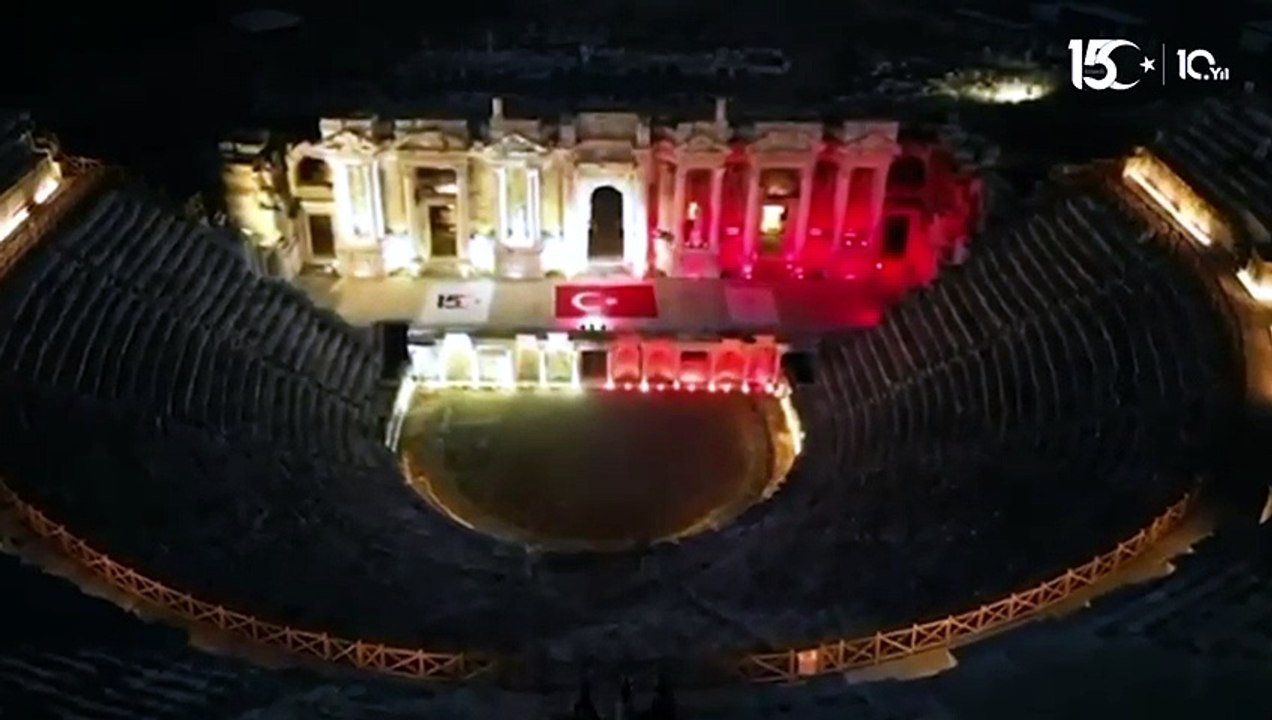 15 Temmuz destanı Pamukkale ve Hierapolis Antik Kenti'nde ay yıldızın renkleriyle anıldı