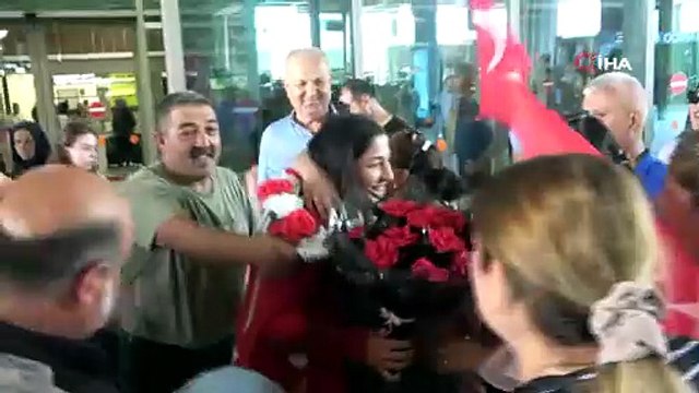 Şampiyon güreşçi memleketinde davul zurnayla karşılandı | Ajansspor | IHA