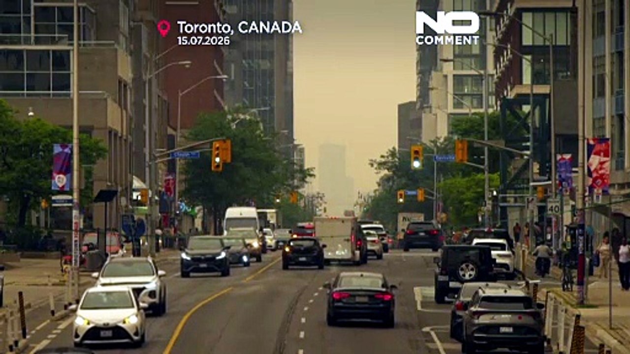 Toronto soffocata dal fumo degli incendi registra la peggior qualità dell'aria al mondo