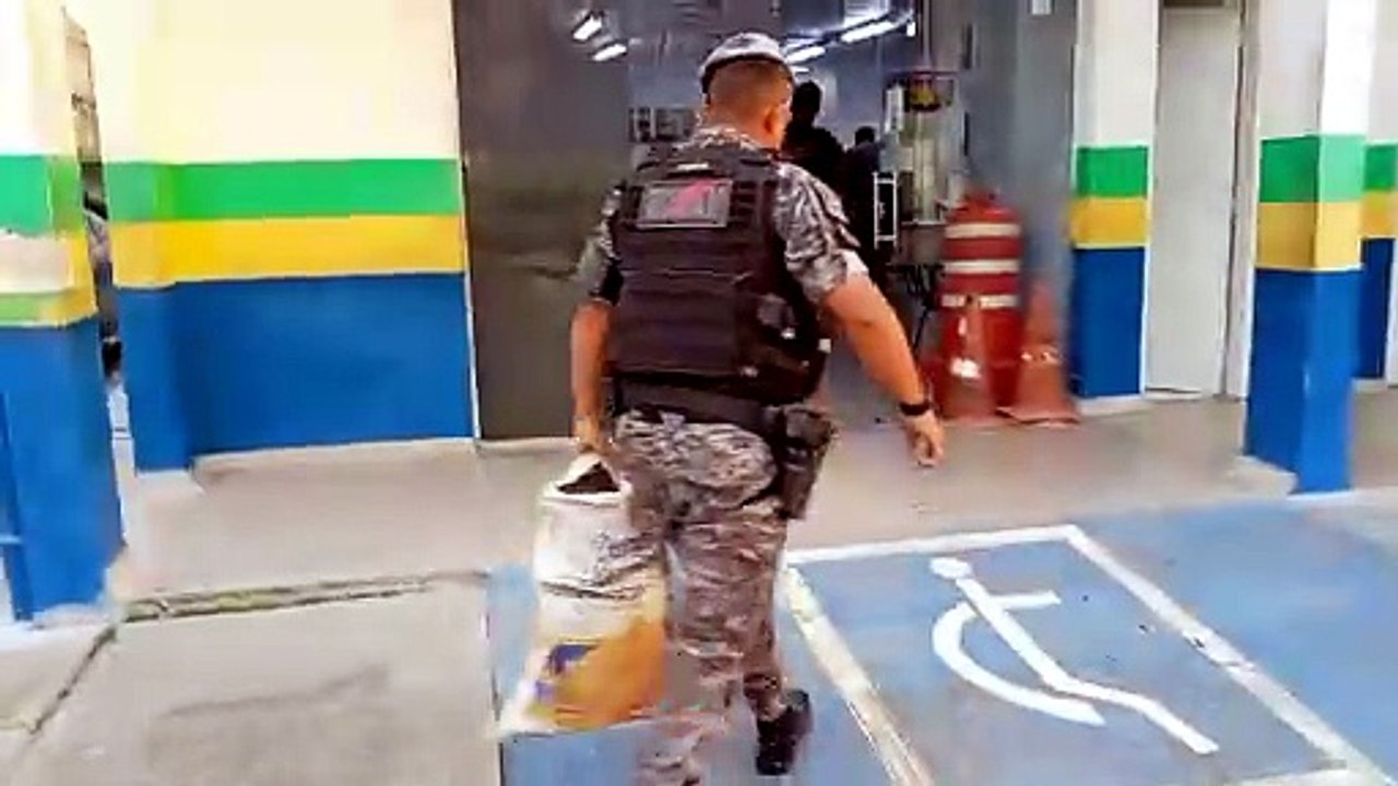 ROCAM APREENDE 30 TABLETES DE DROG4S NO PARQUE SOLIMÕES