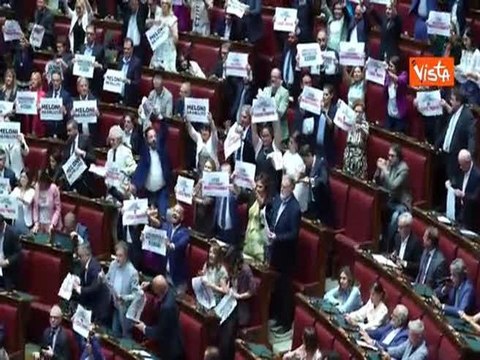 Legge elettorale, bagarre in Aula prima del voto. I cartelli delle opposizioni: Meloni ha fallito