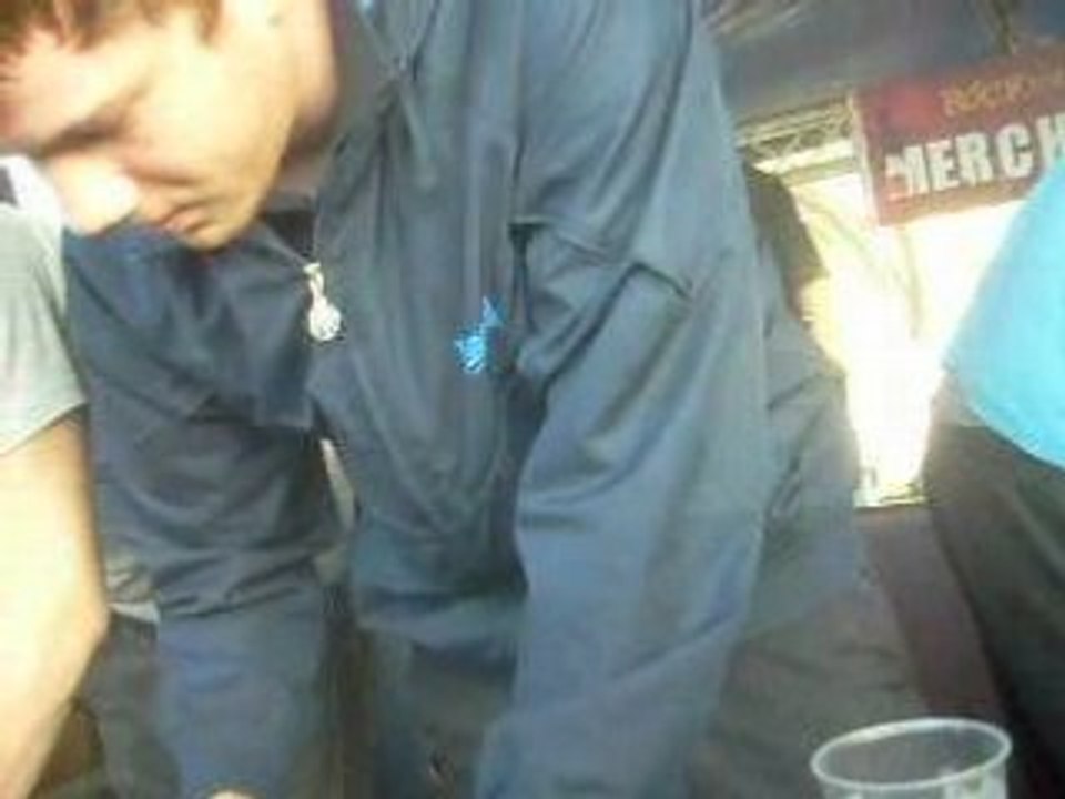 Enter Shikari autogramm session 4.7.2008 Rock For People