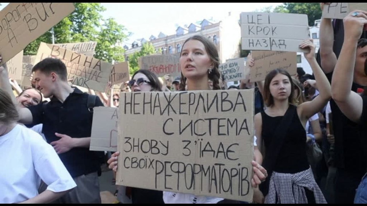 Ucraina, proteste a Kiev contro la rimozione del ministro Fedorov