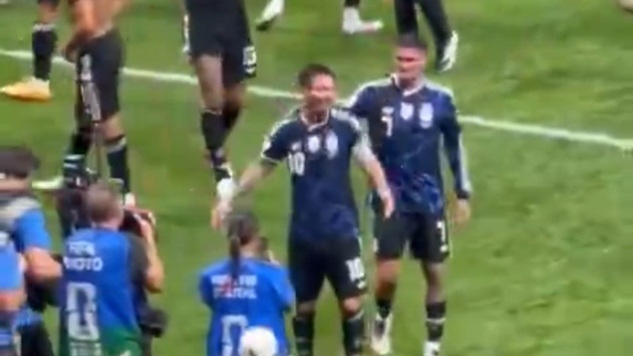 Lionel Messi célèbre la qualification de l'Argentine pour la finale de la Coupe du monde.