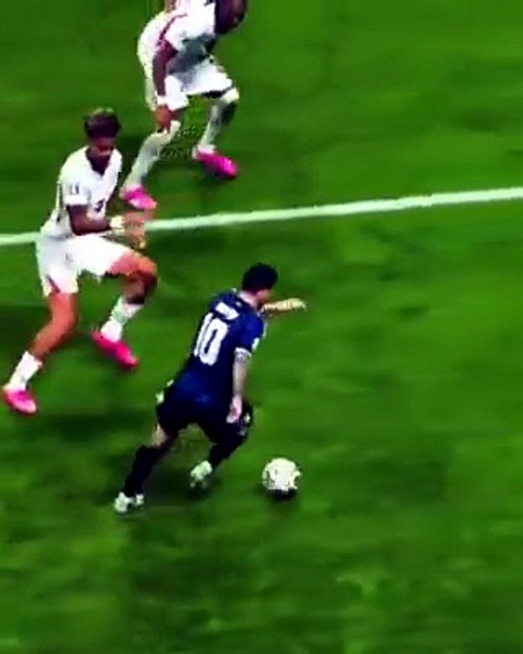 Lionel Messi a passé le ballon