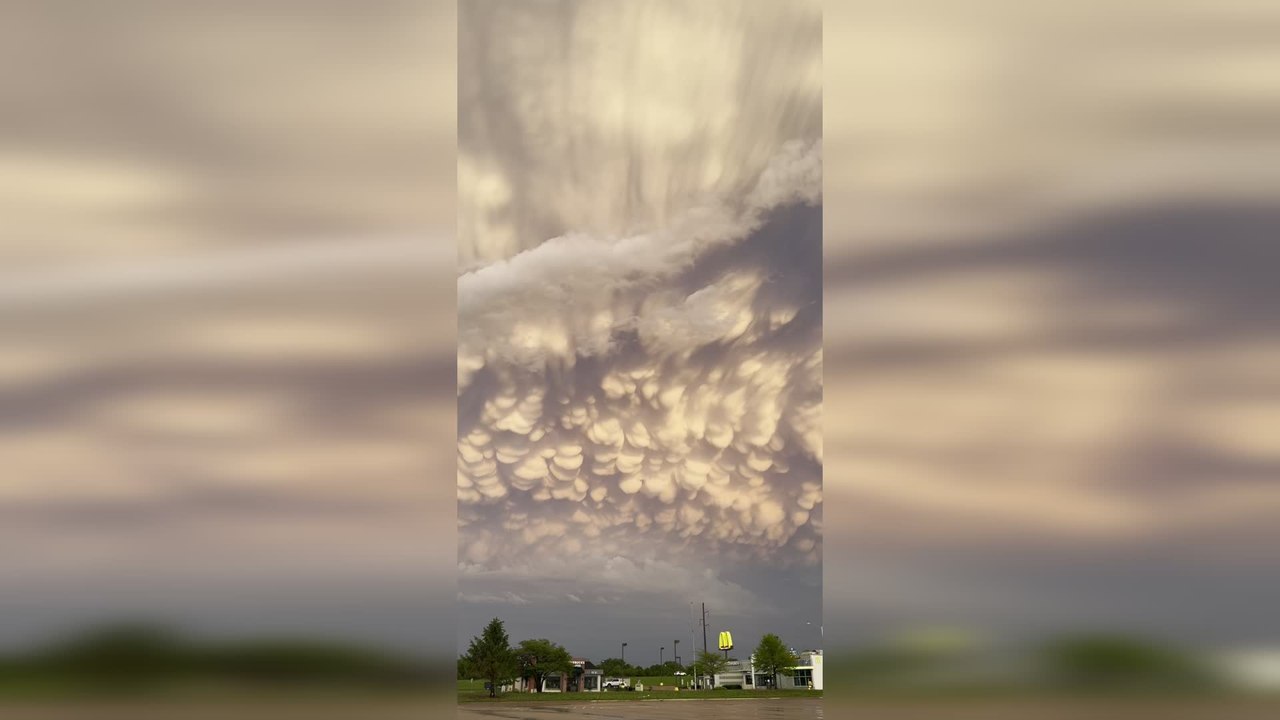 Dramatic Mammatus Clouds Create Spectacular Sky Display