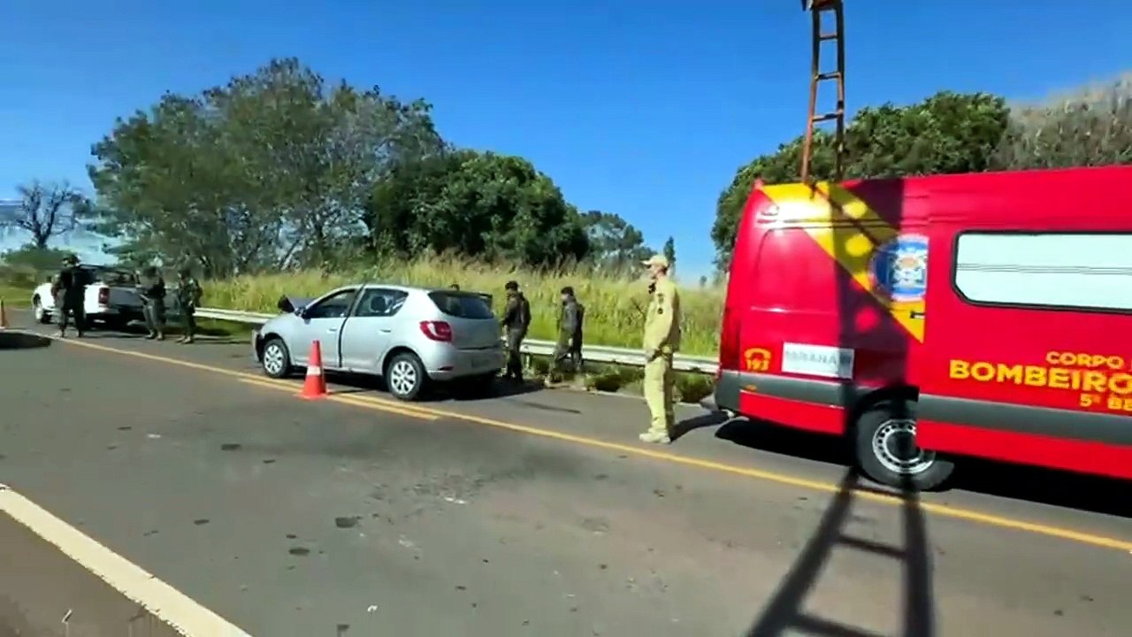 Bloqueios do Exército em Umuarama têm engavetamento e outro acidente