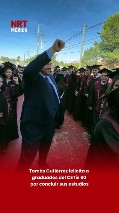 Tomás Gutiérrez felicita a graduados del CETis...
