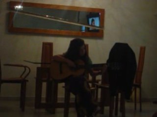 Joanna à la guitare