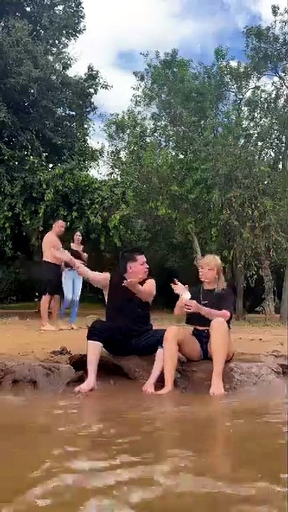 Para que dejen de discutir  #prank #parejas