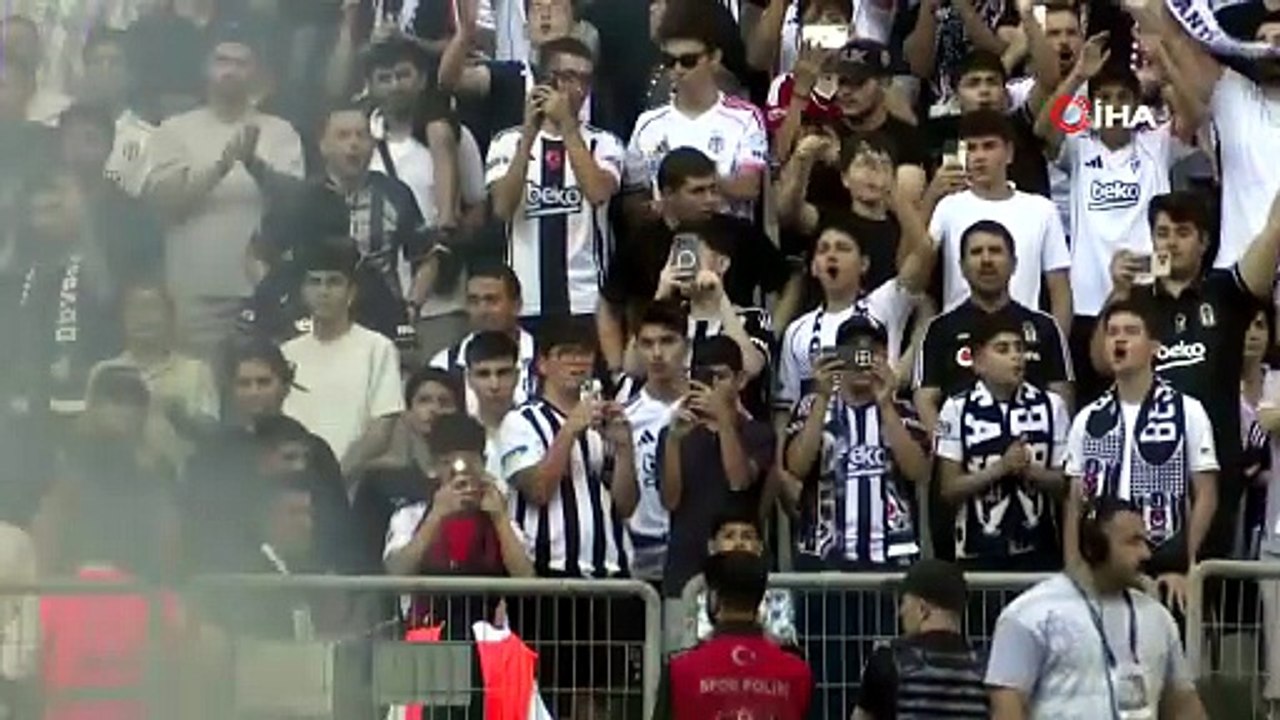 Leandro Trossard, 20 bin taraftarın önünde imzayı attı | Ajansspor | IHA
