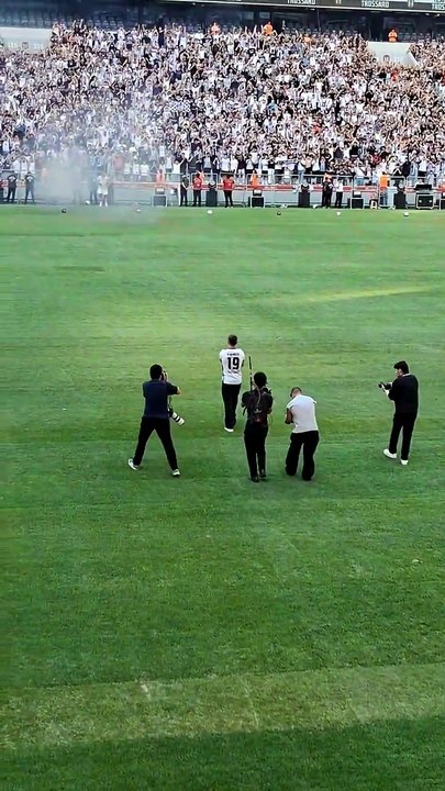 Trossard için görkemli imza töreni!