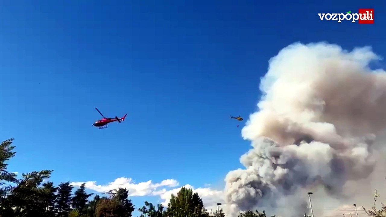 Imágenes del trabajo de los medios aéreos en el incendio de Lozoyuela (Madrid)
