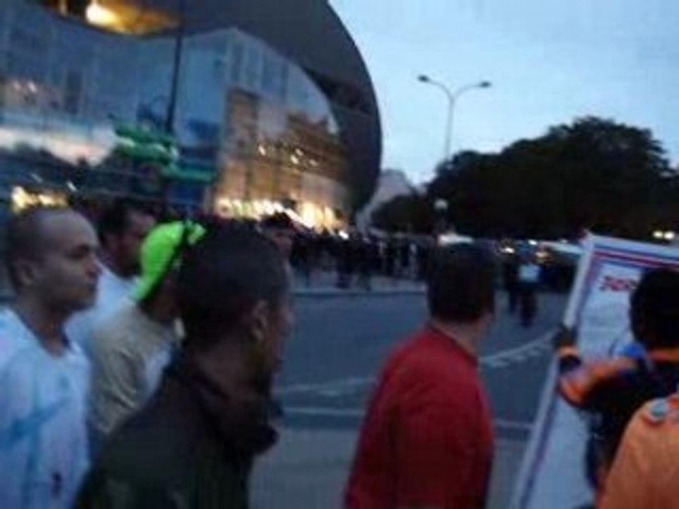 Sortie du stade et paris on t'encule et les parisien c d pd