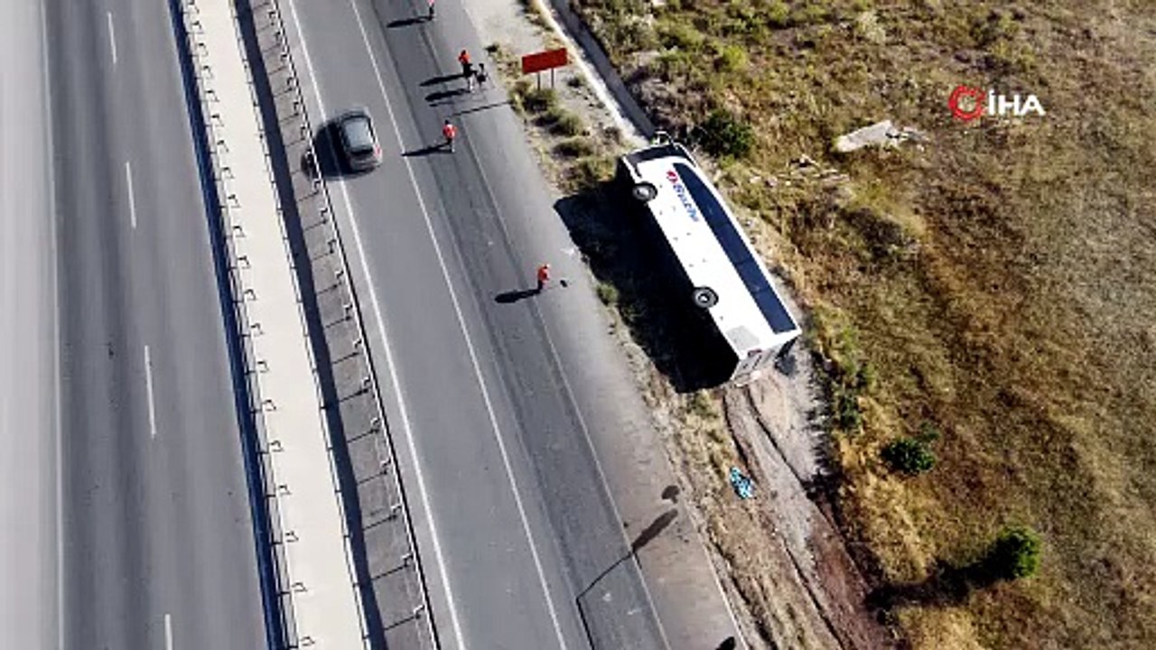 Şoförü uyuyakalan yolcu otobüsü şarampole devrildi: Yaralılar var