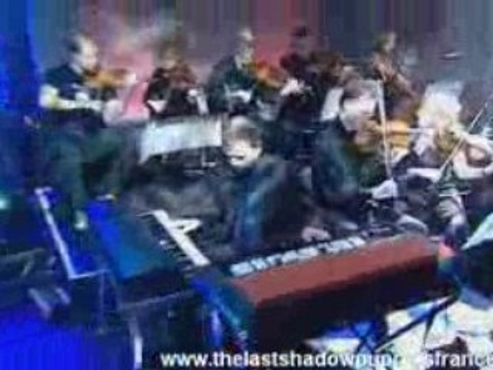 The Last Shadow Puppets Standing Next To Me (Live Jon Ross)