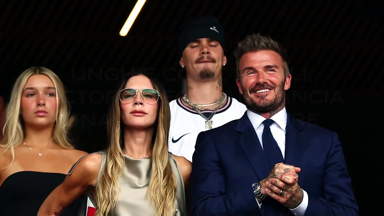 Unghie come petali: Victoria Beckham lancia una nuova, delicatissima, manicure