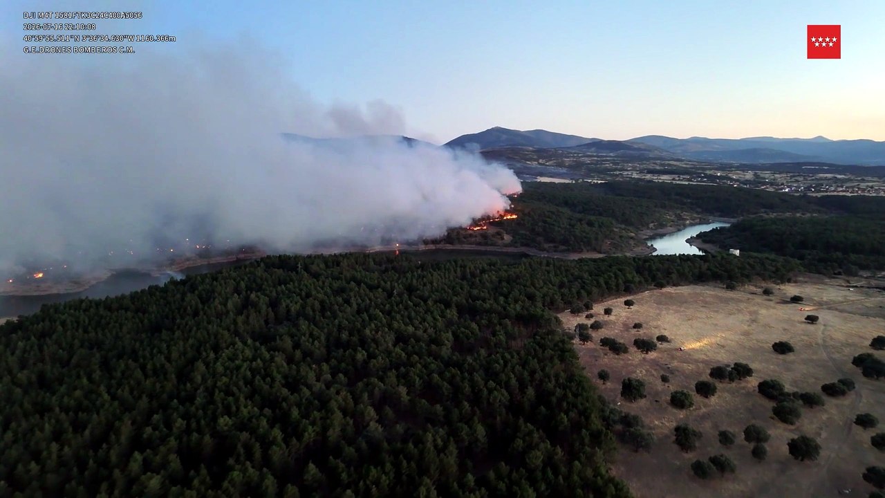 Las impresionantes imágenes del incendio de Lozoyuela (Madrid)