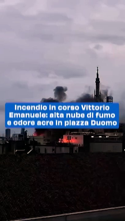 Incendio sul Tetto di un Palazzo in Corso Vittorio Emanuele: Intervento dei Vigili del Fuoco in Pieno Centro a Milano