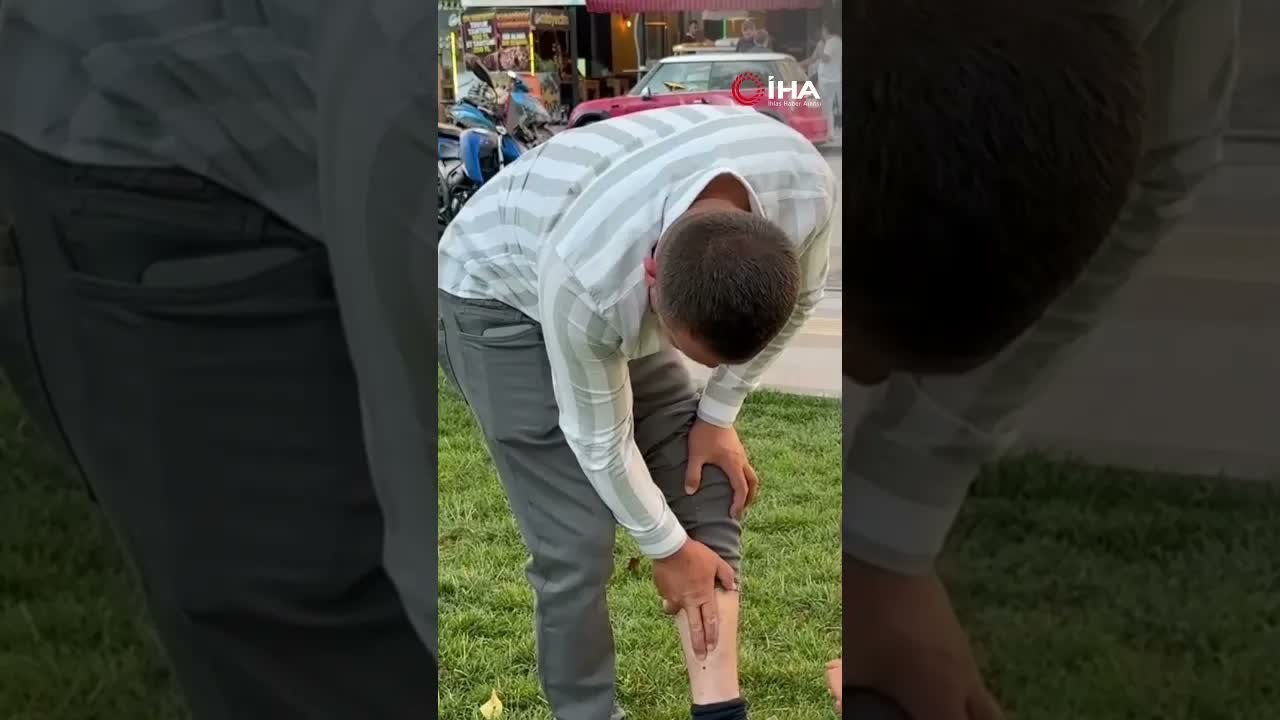Vücuduna tutunan kene ile yüzük takma merasimine katıldı!