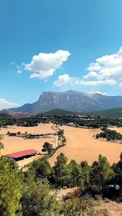 El incendio de Peña Montañesa, cerca de Ordesa, sigue activo mientras mejora la situación del resto de fuegos de Huesca