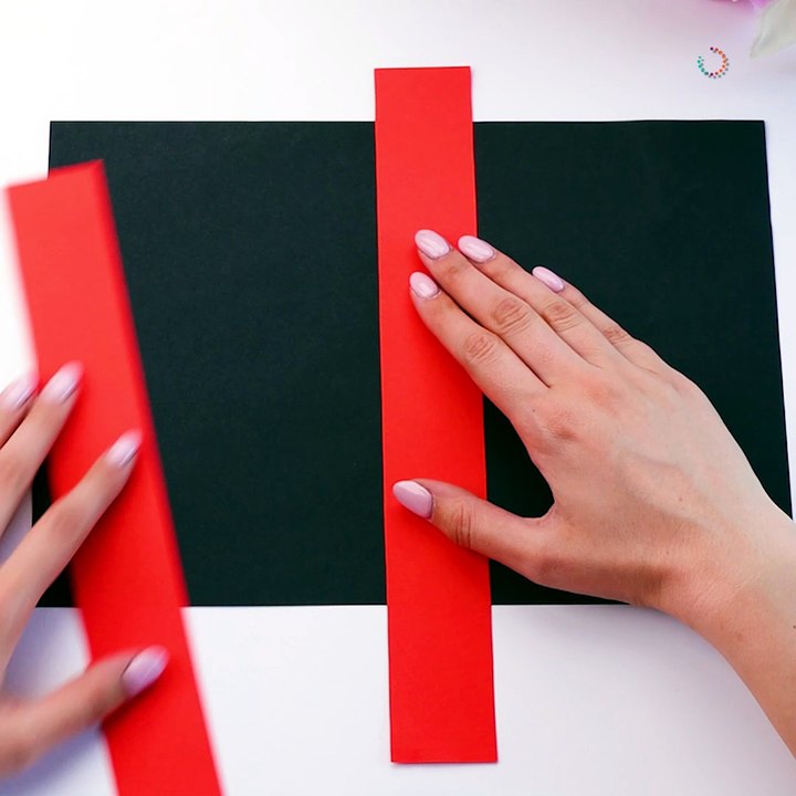 Heart-shaped DIY decoration using paper! 💕✂️