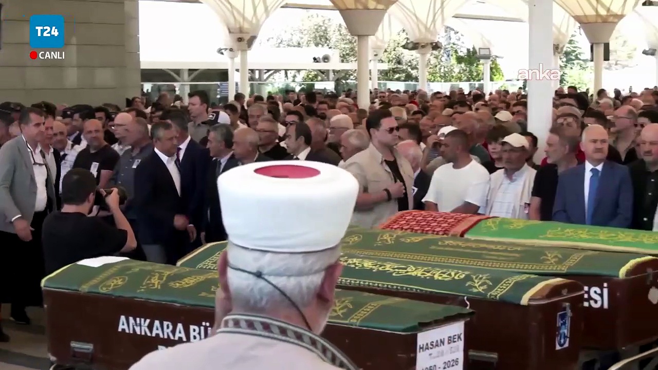 Özgür Özel ve Kemal Kılıçdaroğlu aynı karede: İkili, Olcay Baykal’ın cenazesinde tokalaştı