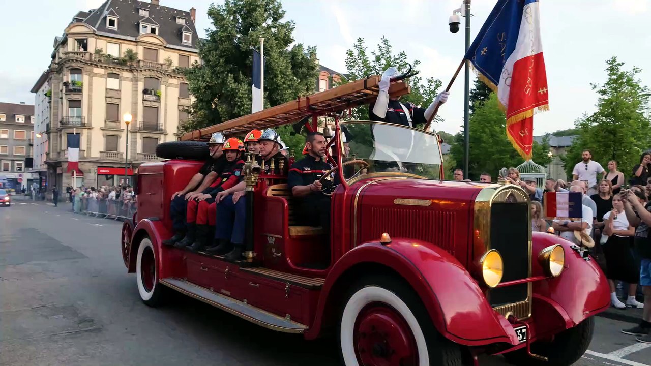 Défilé du 14 Juillet à Sarreguemines  Honneur aux Pompiers ! (4K)