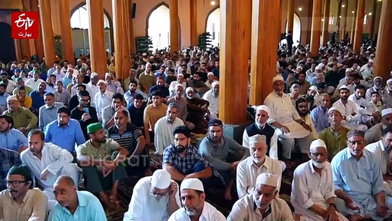 شراب کی دکانوں کو رہائشی علاقوں میں منتقل کرنا افسوسناک، حکومت تجویز جلد واپس لیں: میر واعظ کشمیر