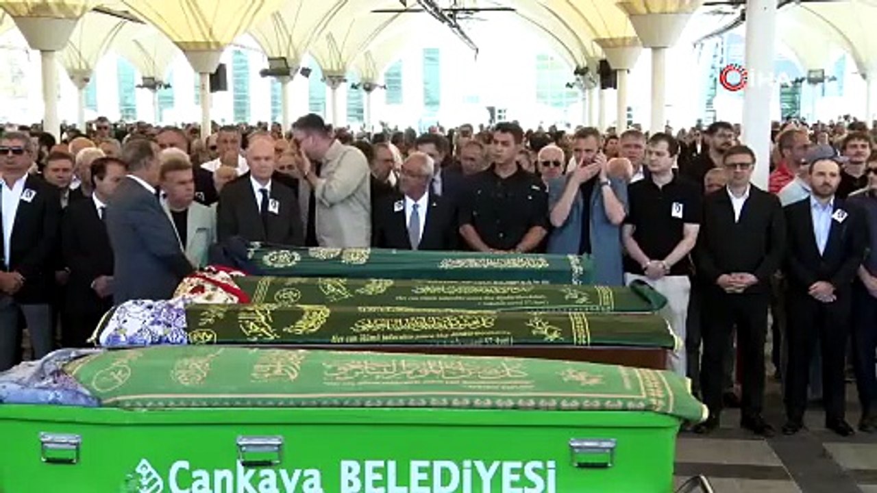 Kılıçdaroğlu ve Özel, Olcay Baykal'ın cenazesinde bir araya geldi
