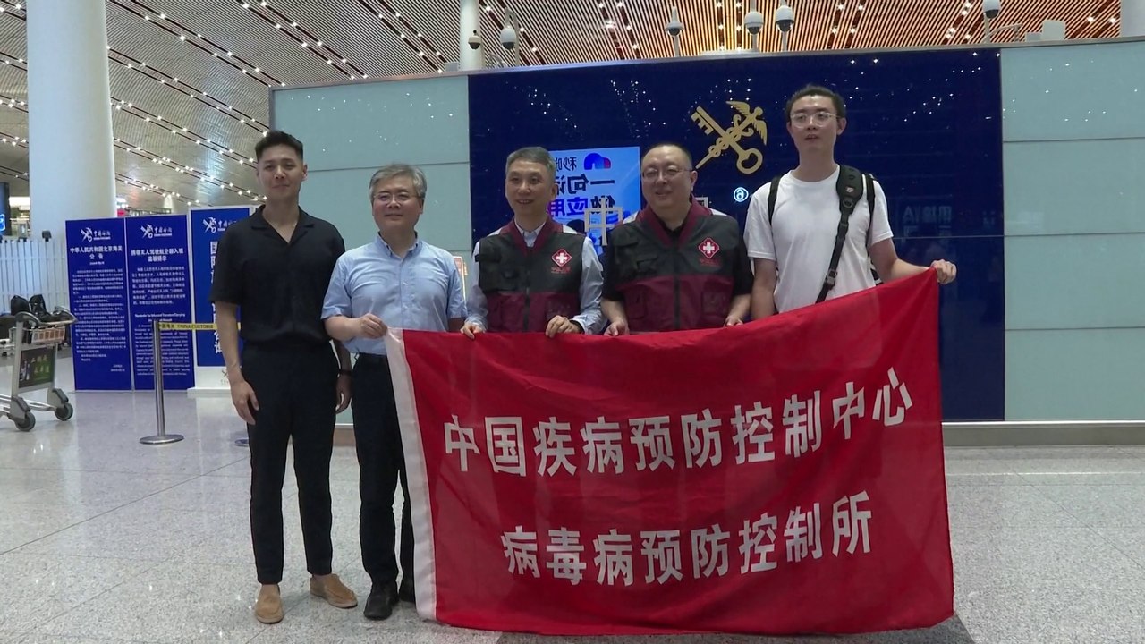 Chinese medical experts depart for Uganda for Ebola prevention