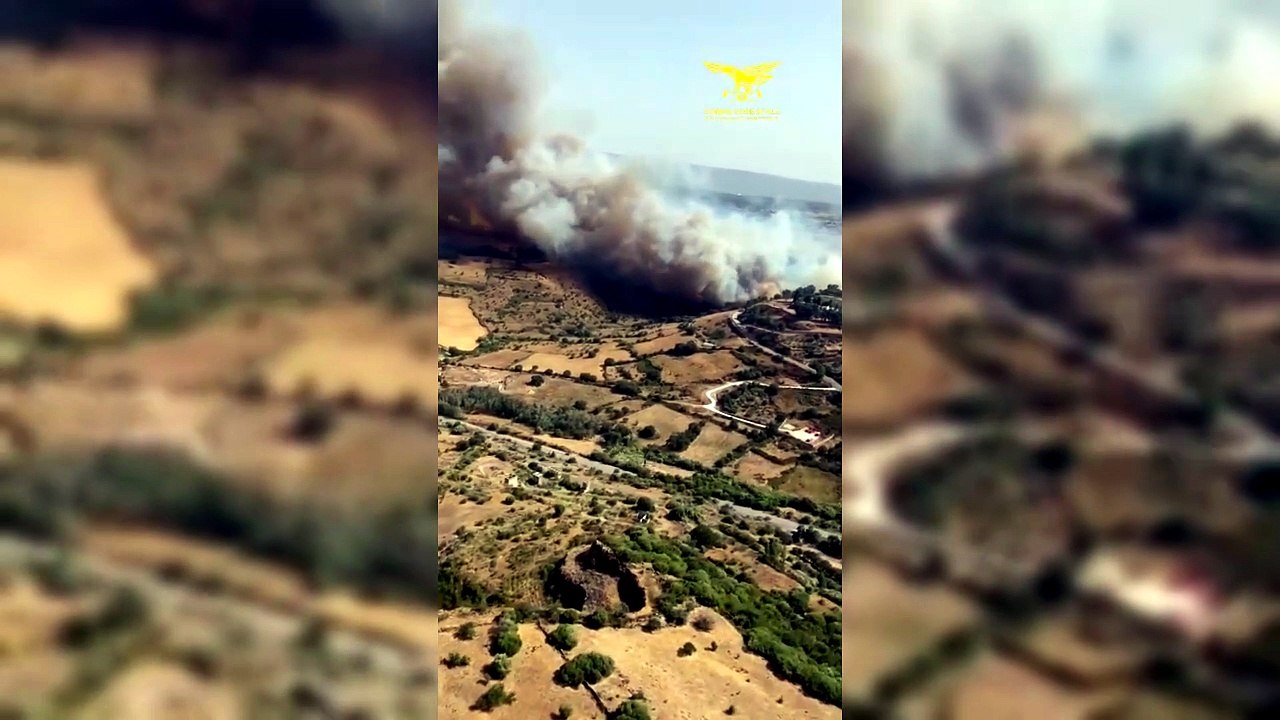 Paura a Noragugume, le fiamme sfiorano le case: mezzi antincendio in azione
