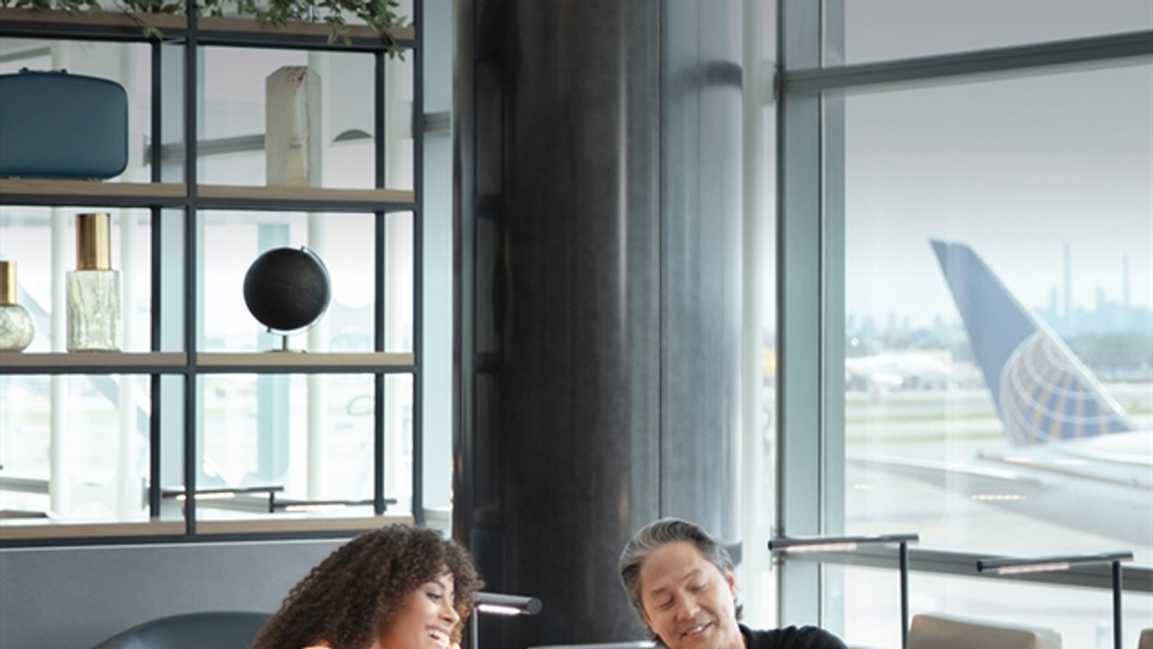 Airport Lounge Crowds and Confusion Frustrate Flyers