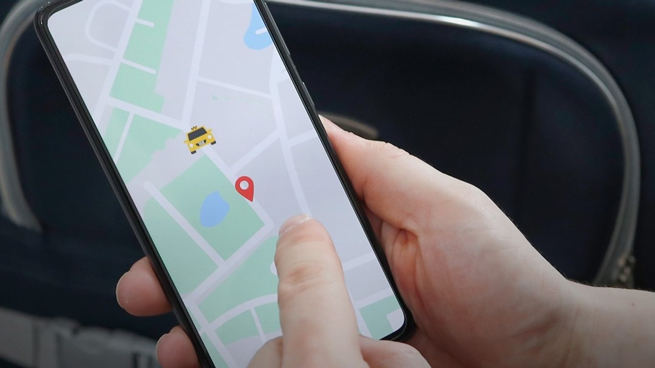 Google पर Mobile Number Location Tracker सर्च क...