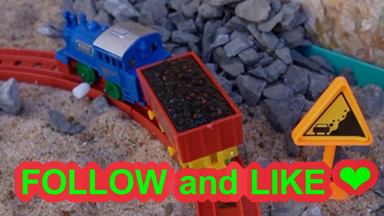 Obstacles on the train tracks (toy train) 🚂 🔥