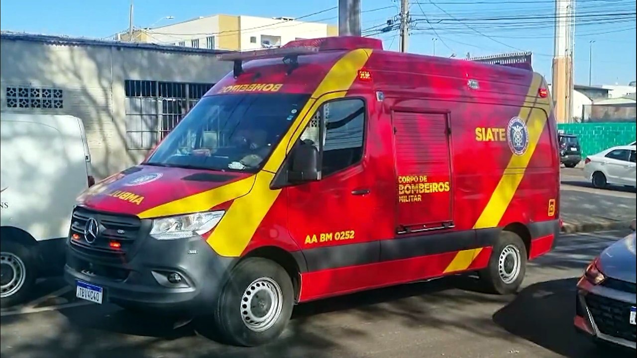Motociclista derrapa em poça de gordura, sofre queda e fica ferida na Avenida Assunção