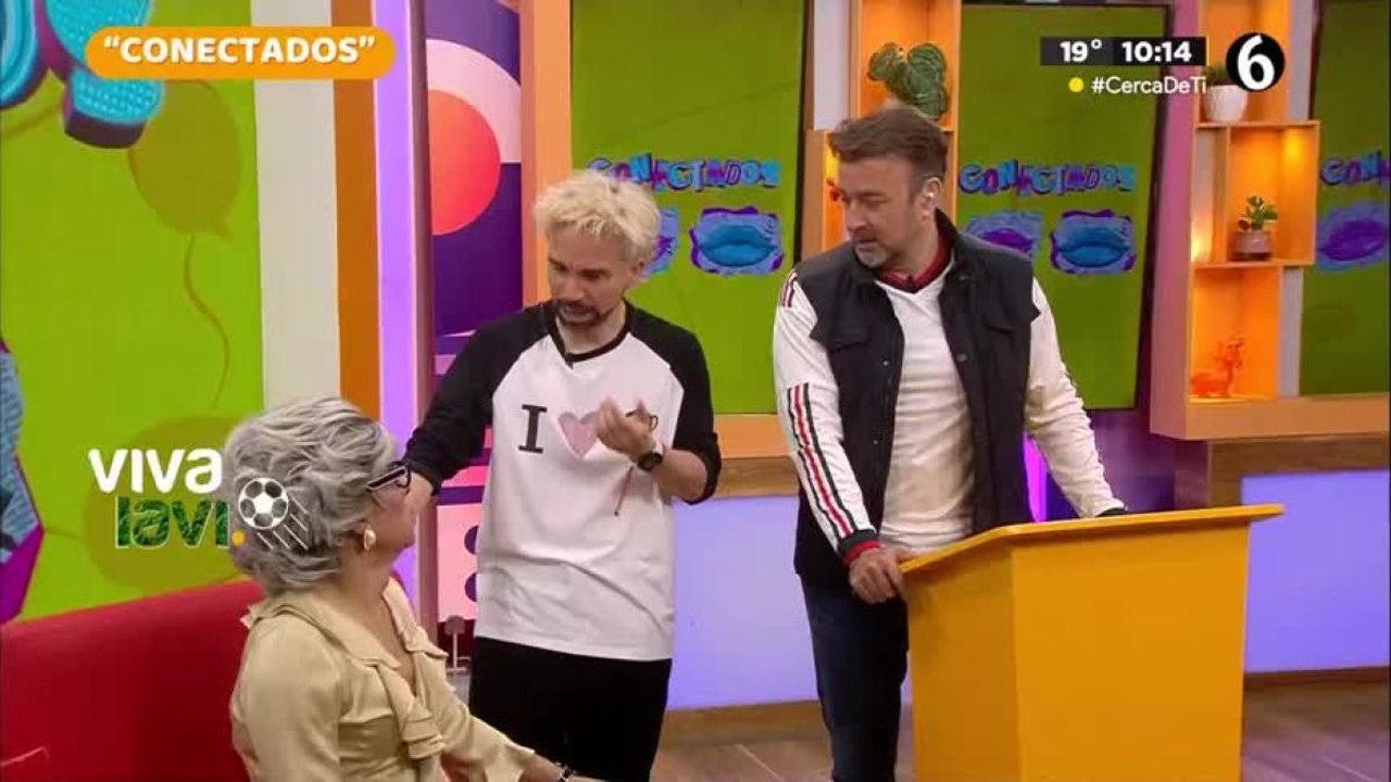 La Maestra Resurrección y Chicken se 'agarran' en vivo