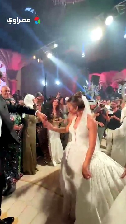 رقص ابنة إبراهيم حسن مع زوجها