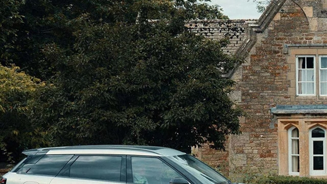 British Drivers Can't Get Enough of the 'Temu Range Rover'