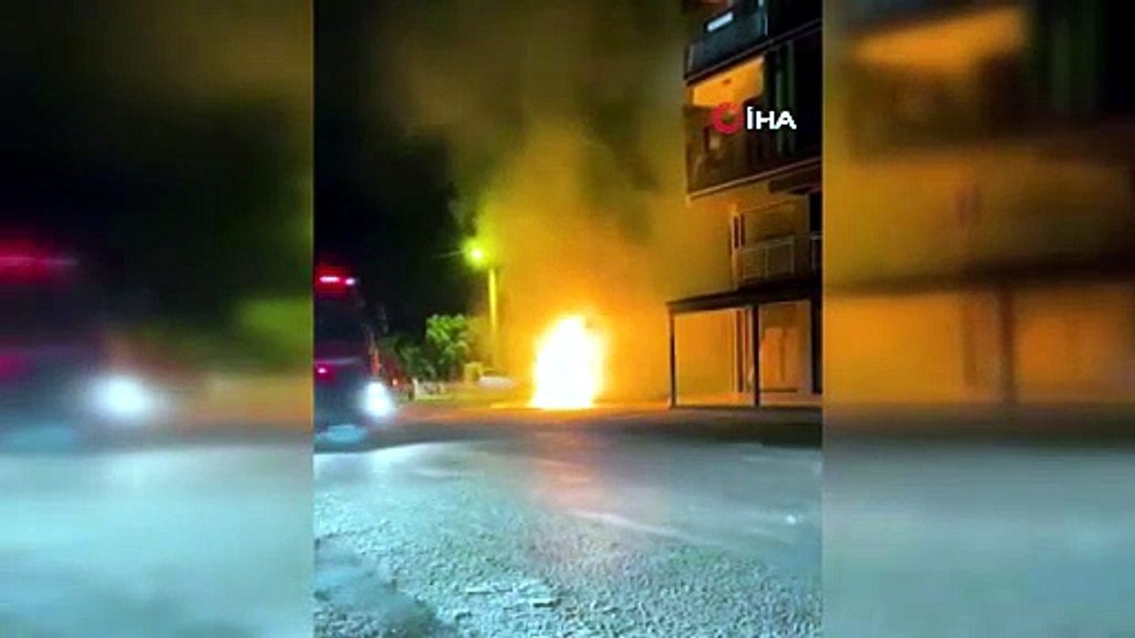 Dalaman'da park halindeki elektrikli araç alev alev yandı