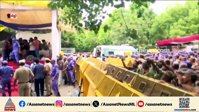 സോനം വാങ്ചുകിനെ ബലം പ്രയോ​ഗിച്ച് അറസ്റ്റ് ചെയ്ത് നീക്കുന്നു; സിജെപി സമര വേദിയിൽ സം​ഘർഷം