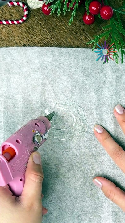 Make snowmen ornaments with glue☃️🎄
