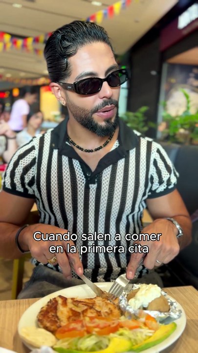 Cuando salen a comer  en la primera cita vs 1 año despues